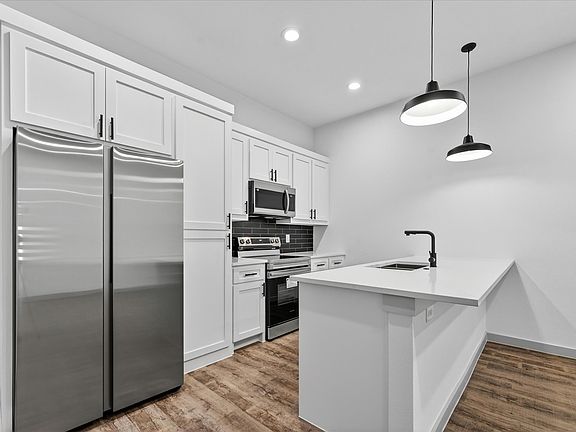 4th image of 2107 Church St #B