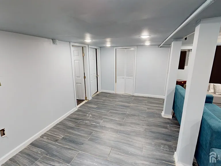 22 Wilson Ave — Photo 33