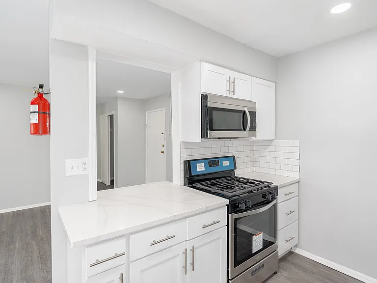 92 Oak St #C16 — Photo 13