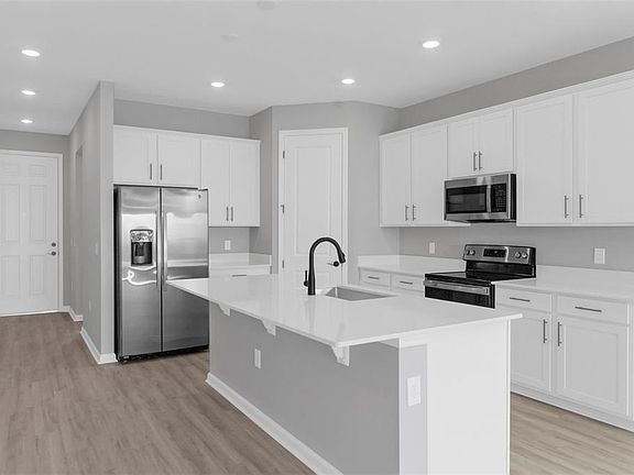 5th image of 819 Ballantyne Dr
