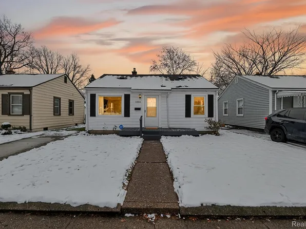 1004 E Otis Ave, Hazel Park, MI 48030
