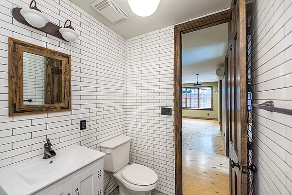 Rented by Nooklyn NYC LLC | media 41