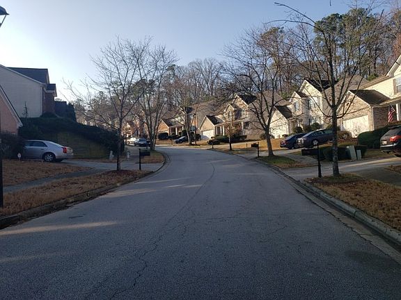 4th image of 2187 Longmont Dr