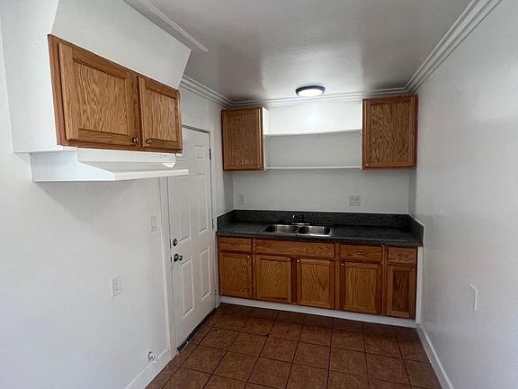 4th image of 428 N Poplar Ave APT C