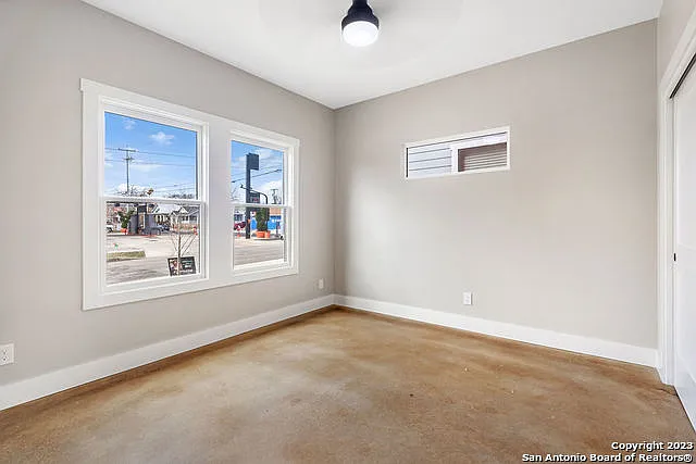 1910 E Houston St #4 — Photo 16