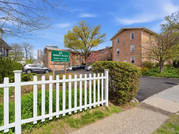 25 Trinity Place #2k, New Rochelle, NY 10805