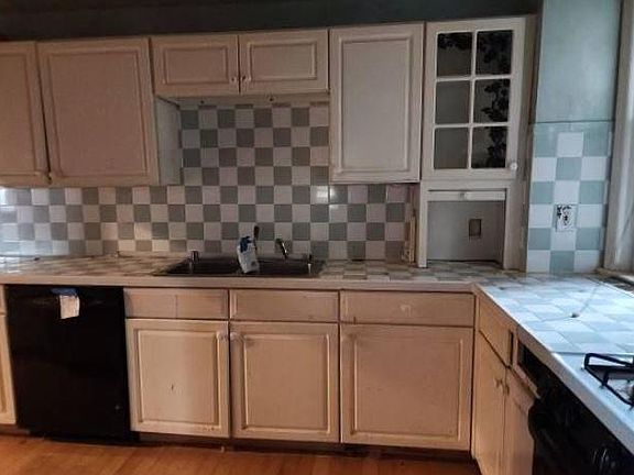 5th image of 2906 Harview Ave
