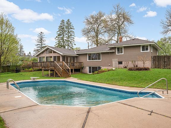 2nd image of 5703 Oakview Ln