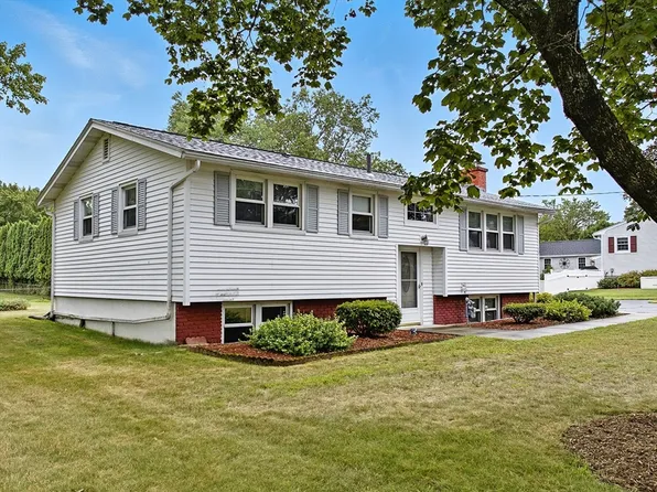 12 Wellington Dr, Hudson, MA 01749