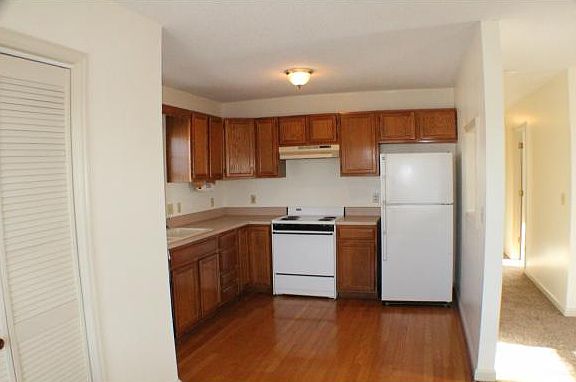 4th image of 1333 E Sullivan Ct