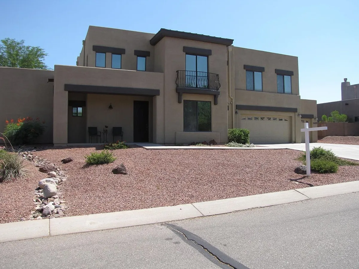 Building Photo - 9419 S Via Bandera