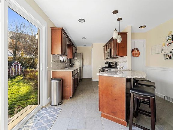 4th image of 41 Kendall Ave