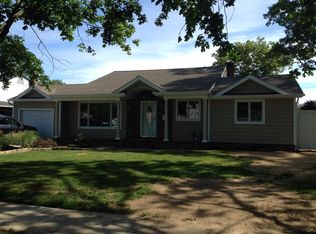 24 Larkin St, Farmingdale, NY 11735