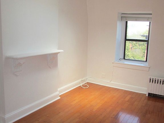 2nd image of 294 Saint James Pl APT 4