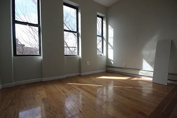 Rented by Nooklyn NYC LLC | media 18