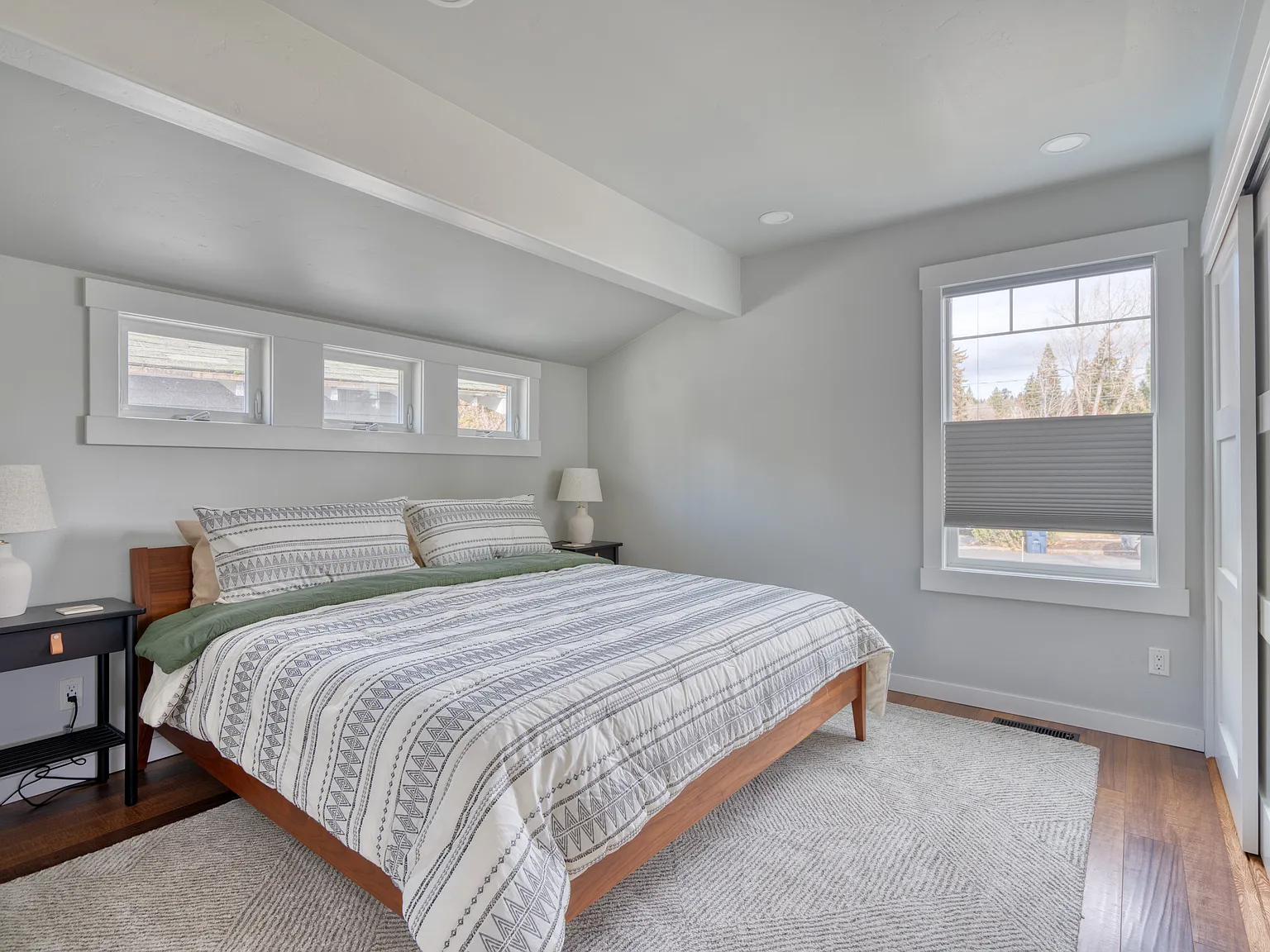 2 bed, 1100 sqft, $3,700 — Photo 2
