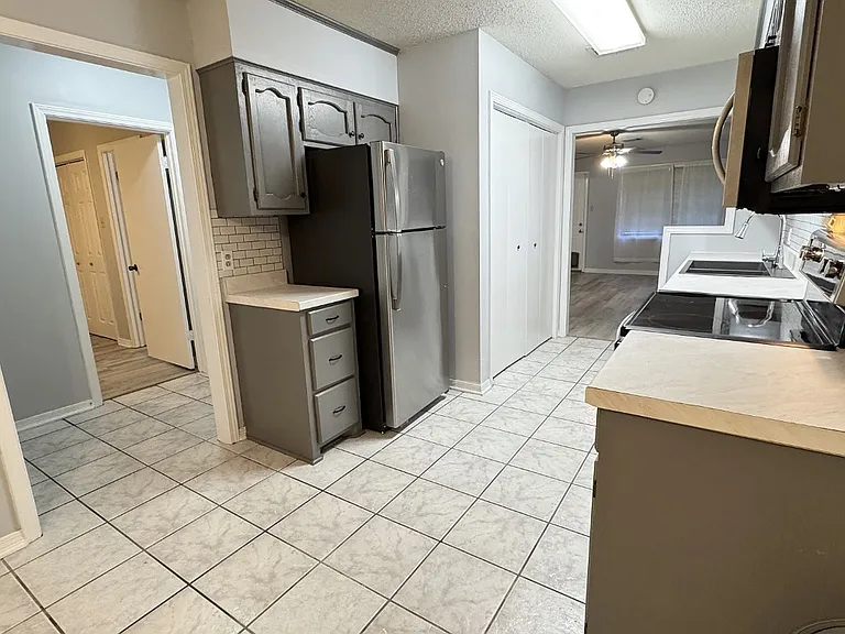 204 Splane Dr — Photo 6