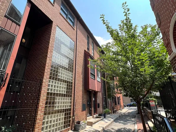 903 Latimer St, Philadelphia, PA 19107