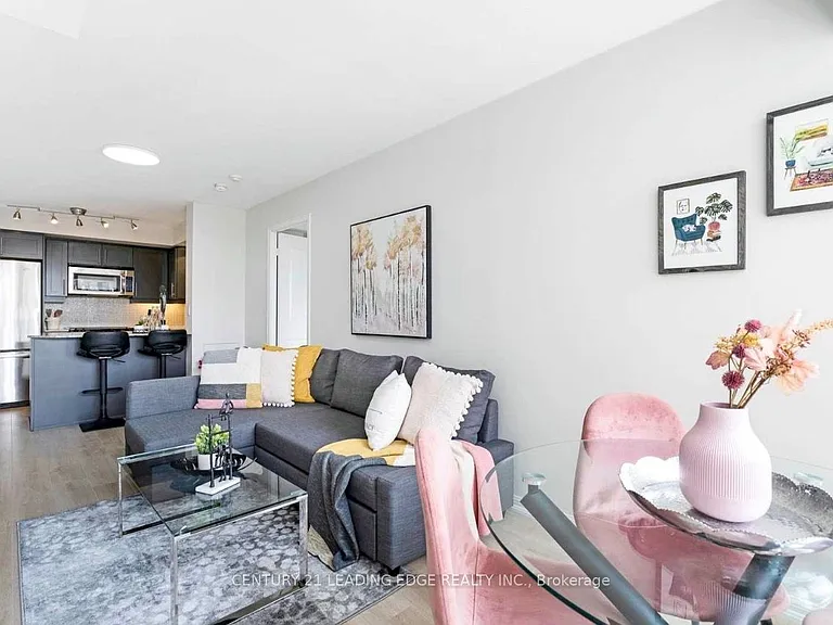 65 Liberty St #423 — Photo 2