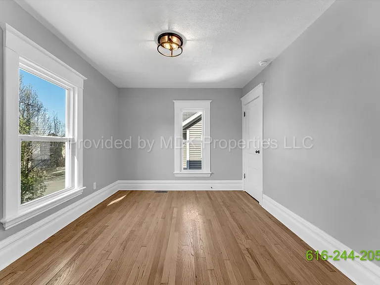 425 Woodlawn St SE — Photo 17