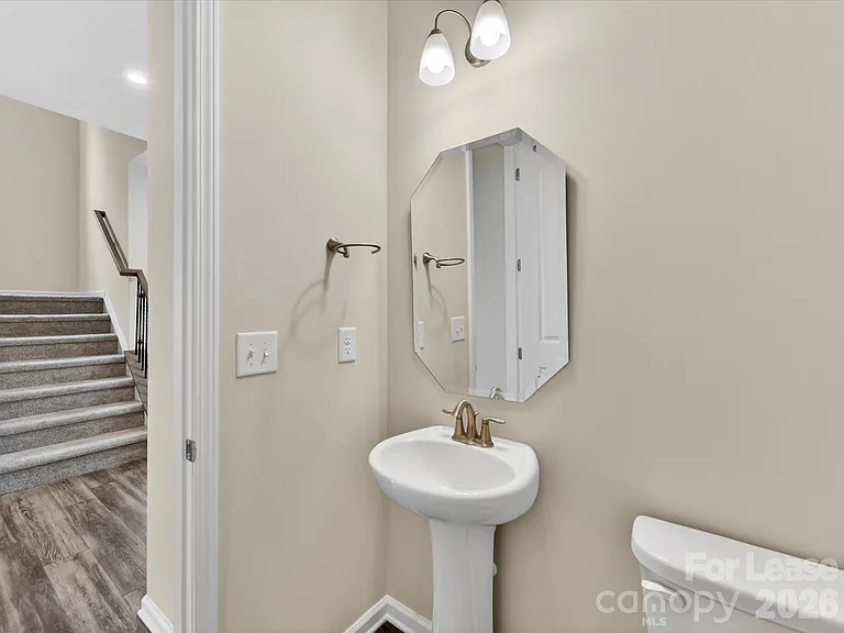 420 Burr St — Photo 19