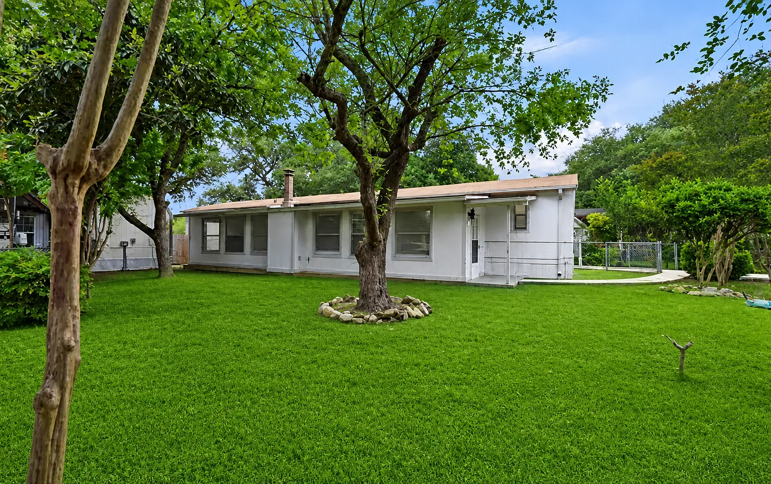 3 bed, 1216 sqft, $1,500 — Photo 3