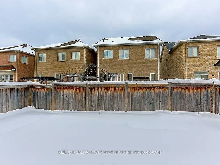155 Durhamview Cres — Photo 38