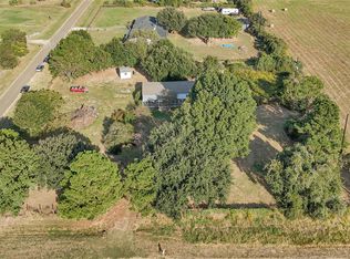 35494 Betka Rd, Hempstead, TX 77445