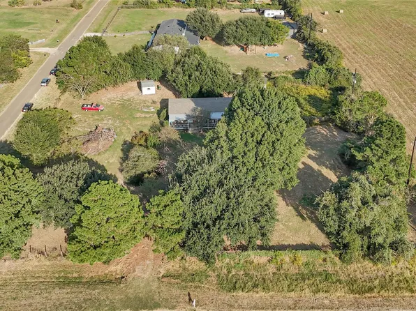 35494 Betka Rd, Hempstead, TX 77445