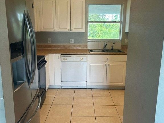 2nd image of 1138 Nimitz Blvd