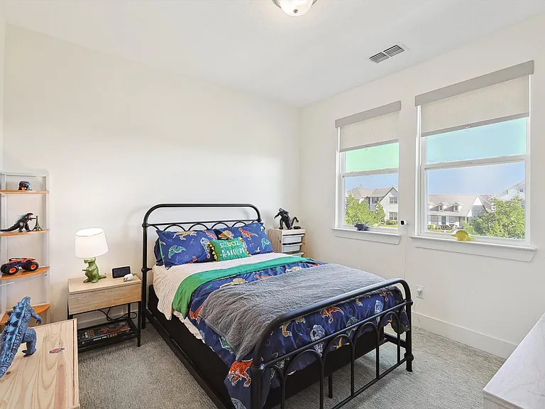 2420 Elm Pl — Photo 19