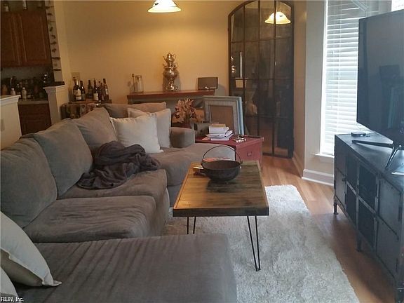 2nd image of 407 Harbour Point APT 305