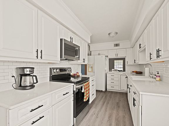 5th image of 13752 Flagstone Ln
