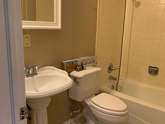 3rd image of 971 Versailles Dr