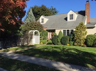 5 Greenway, Rockville Centre, NY 11570