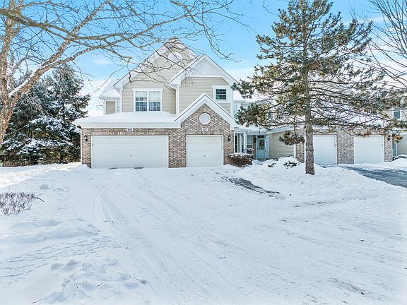 2nd image of 937 Sheridan Cir #937