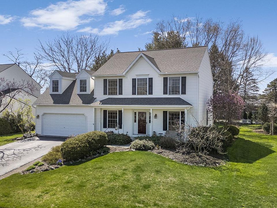 1st image of 218 Cambridge Ln