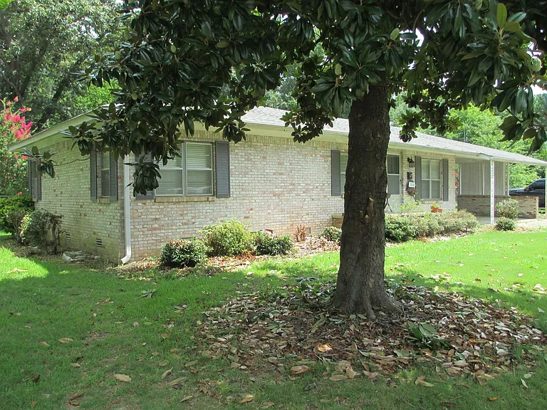 1828 Robins St — Photo 3