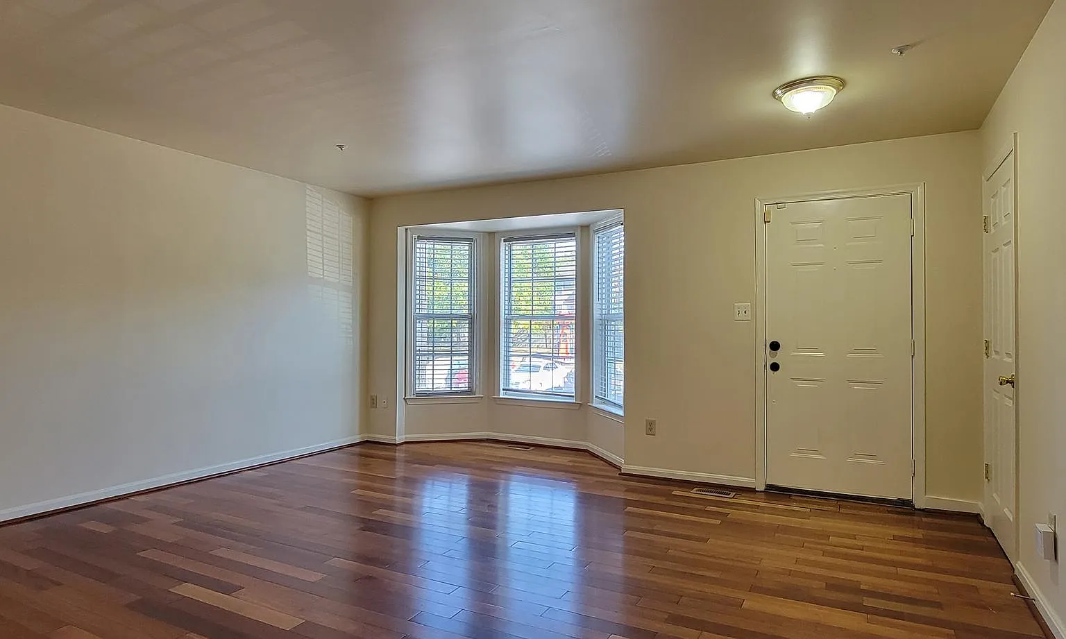 4 bed, 4.0 bath, 1846 sqft, $2,495 — Photo 4