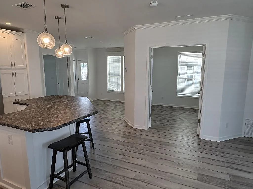 3 bed, 2.0 bath, 1356 sqft, $1,499 — Photo 4