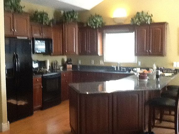3rd image of 817 Greystone Dr
