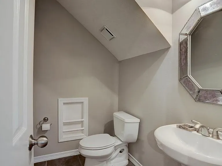 1625 Knox St — Photo 4