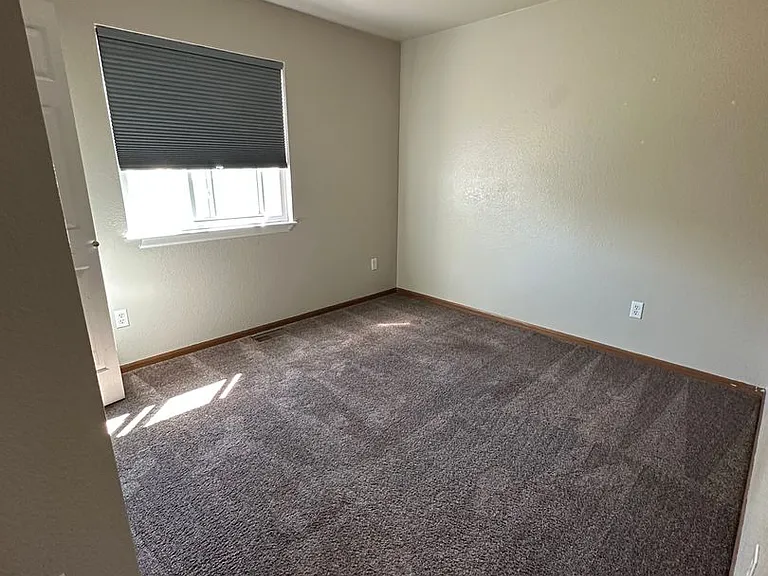 605 Meadow Dr — Photo 9