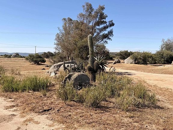 4th image of 1030 Harris Ranch Rd