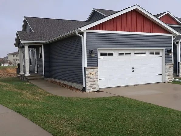 1015 Loren Dr, Cedar Falls, IA 50613