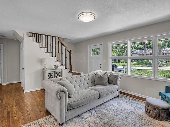 3rd image of 8005 W 91st St