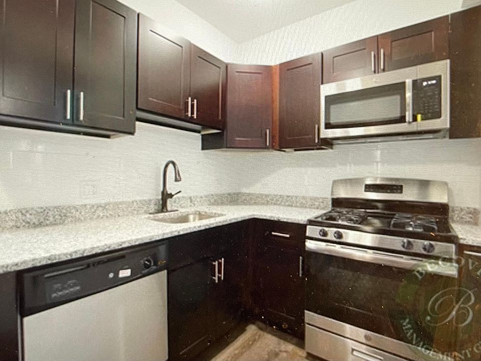 1st image of 1606 W Sherwin Ave #301