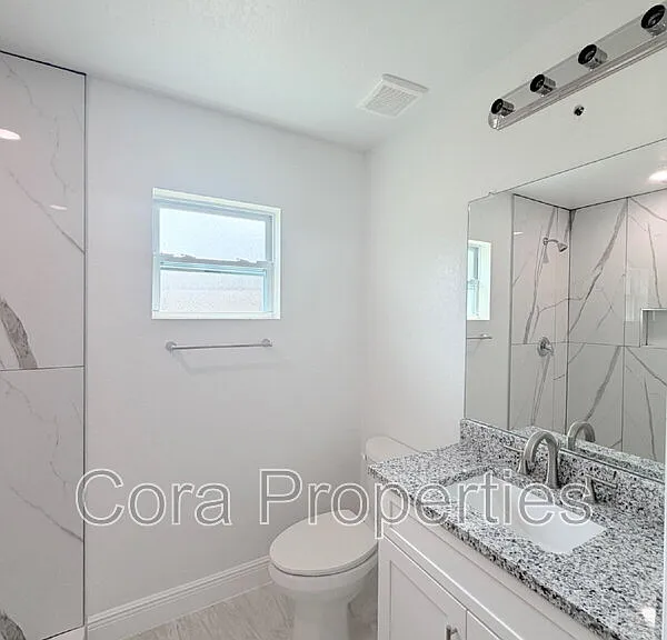 401 E Pearl St — Photo 7