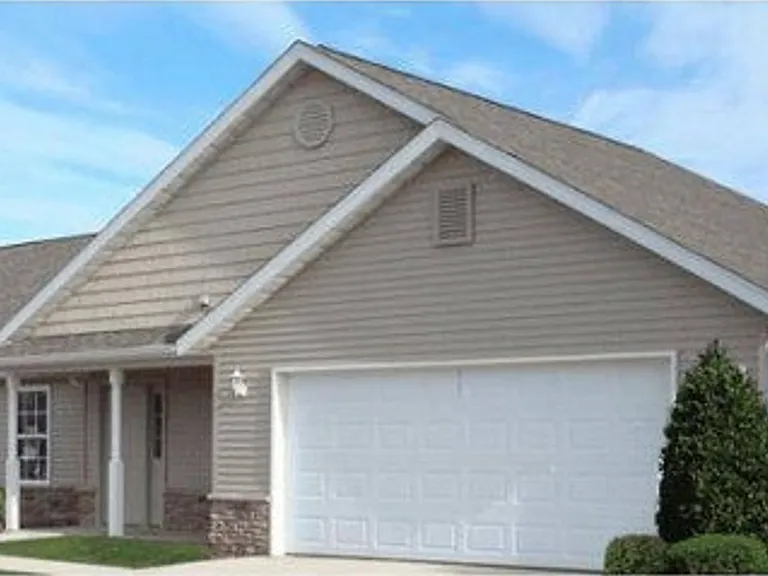 Briarwood Apartments and Villas — Photo 4