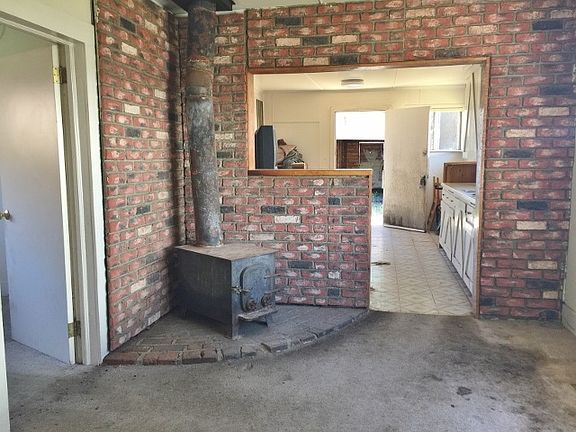 5th image of 620 Delwood St